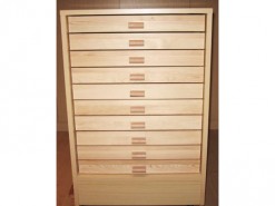 Kabinet met 10 insectendozen 30x40cm.